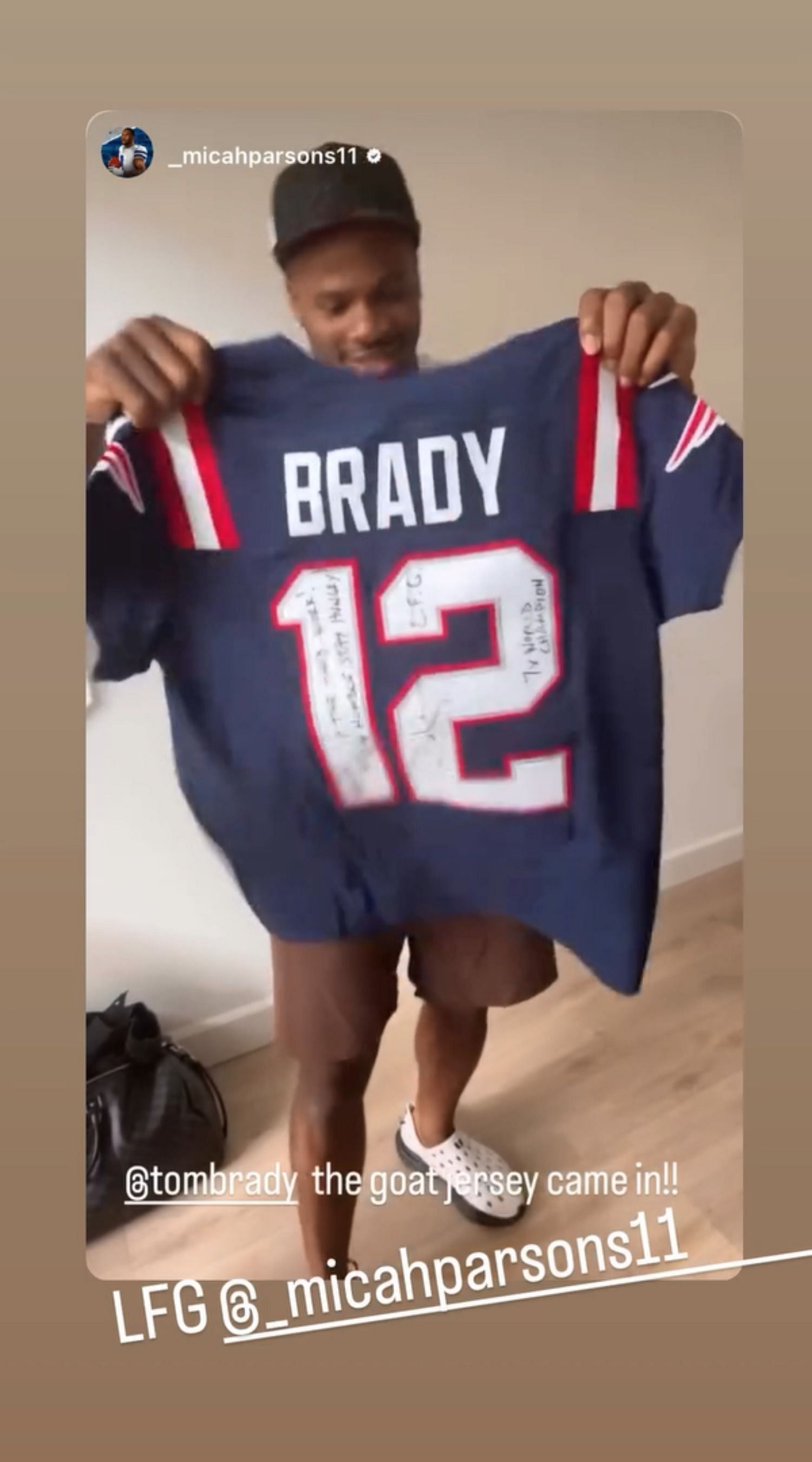 Tom Brady reacts to being thanked by Micah Parsons for receiving a signed jersey